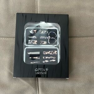 Gotta B Urban 6-Piece Manicure Set: Chic Animal Print Design